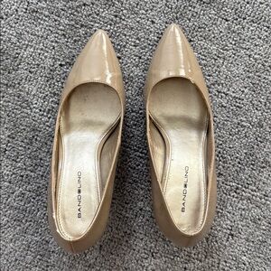 Bandolino Women's Tan Patent Leather Pumps